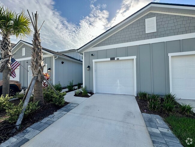 Building Photo - Like New 2/2 Townhome in St Johns County