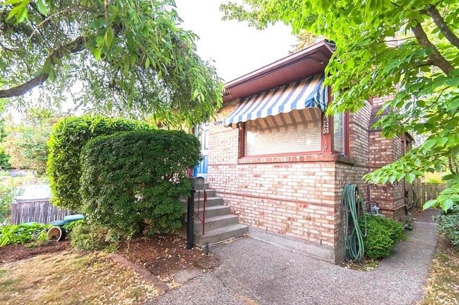 Building Photo - 2 bedroom in Seattle WA 98115 Rental