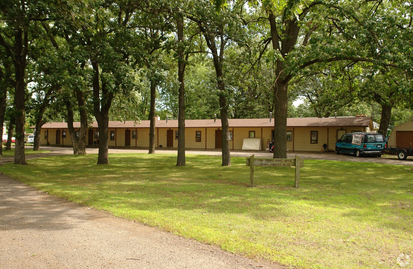 The Shady Oaks Apartments - The Shady Oaks Apartments