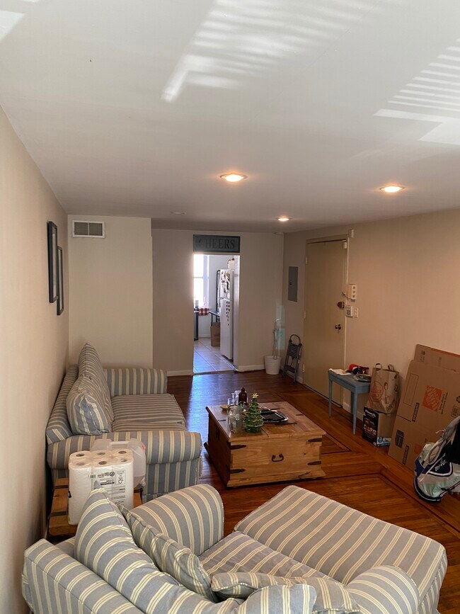 Living room - 1733 Christian St Unit 2