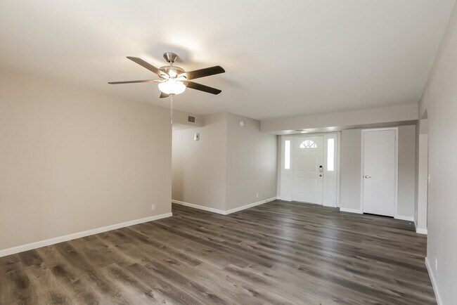 Photo - 307 W Nopal Pl