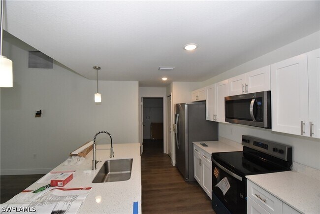 Photo - 3393 Fergus St