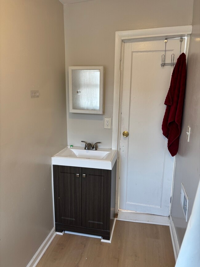 Photo - 243 Niagara St Unit 2