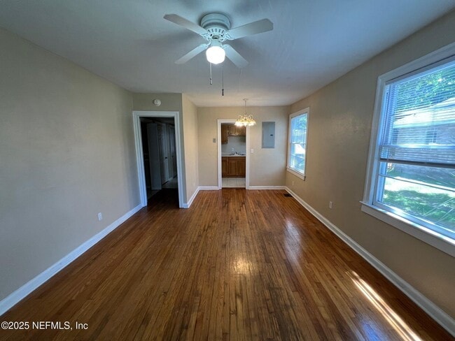 Photo - 2614 College St