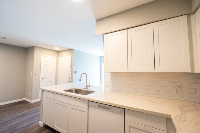 Building Photo - 2501 Gulf Fwy Unit 260C