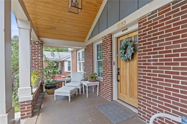 Photo - 1183 Ewing Pl SW