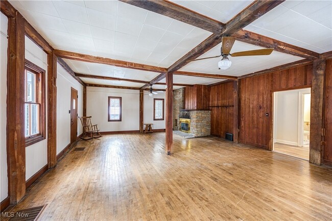 Photo - 15555 Munn Rd