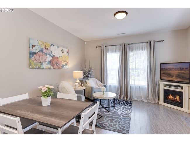 Photo - Incredible 2 Bed 1.5 Bath + Den  in N Portland near Peninsula Park! A/C and More!