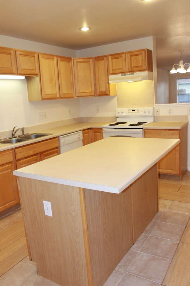 Photo - 7330 Kearney St