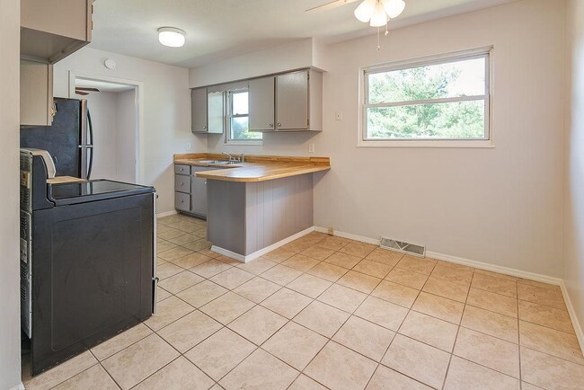Photo - 677 Monte Vista Rd