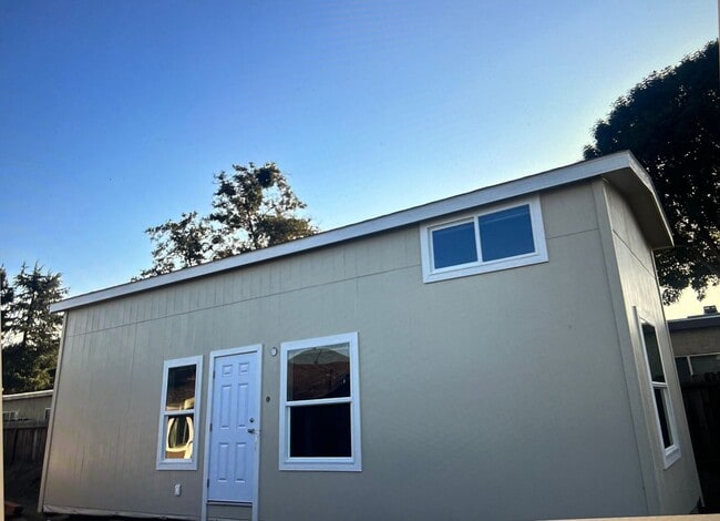 Building Photo - 3912 Amigo Dr Unit Amigo 'ADU'