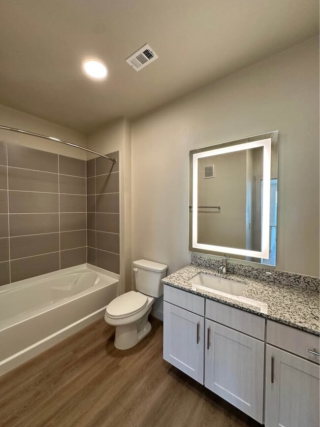 Photo - 3751 N Central Expy Unidad 7321