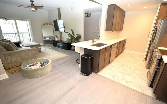 Photo - 1074 Peachtree Walk NE