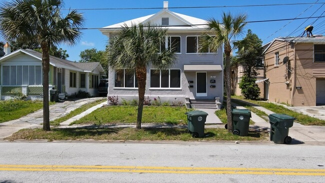 Building Photo - 212 S Oleander Ave Unit 4