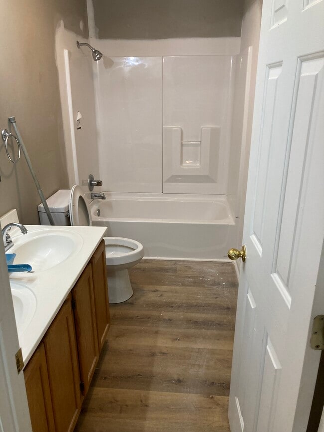 Photo - 1007 W 5th St