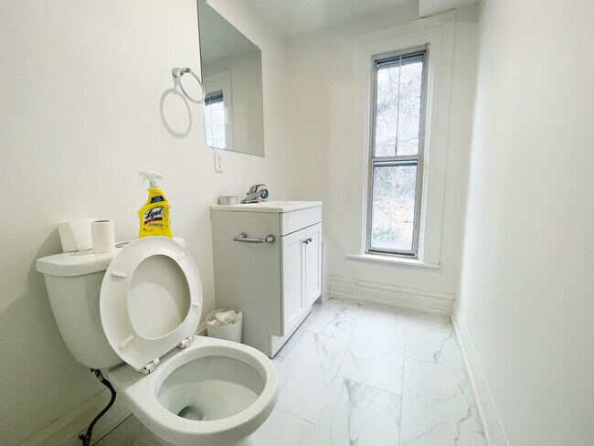 Photo - 157 Huron St