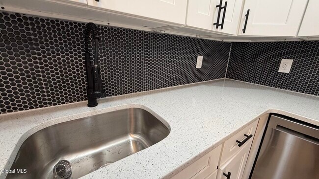 Photo - 305 2nd St