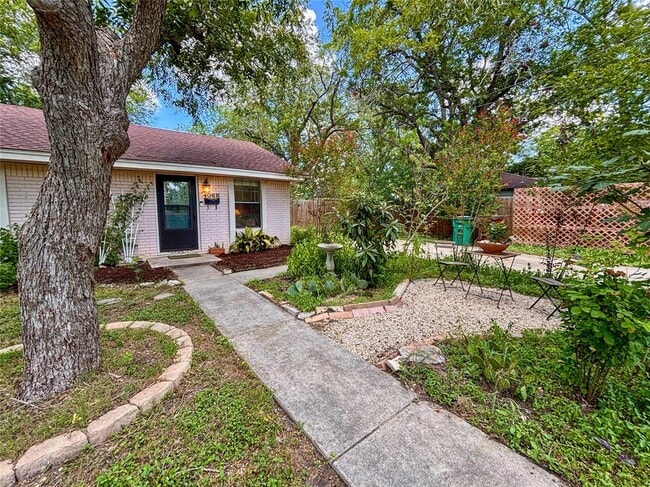 Building Photo - 406 Concho St Rental