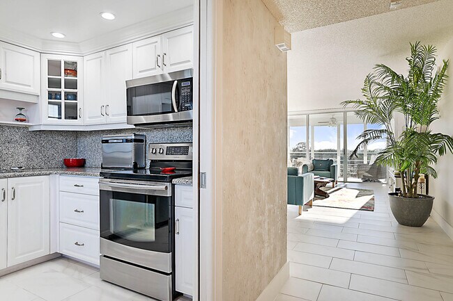 Photo - 575 Oaks Ln Unit 703