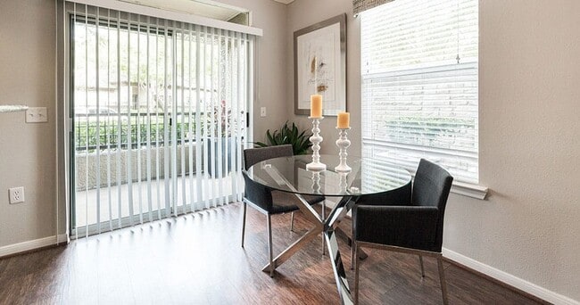 Photo - One Month Free on Houston 1-Beds! Unidad ODF1