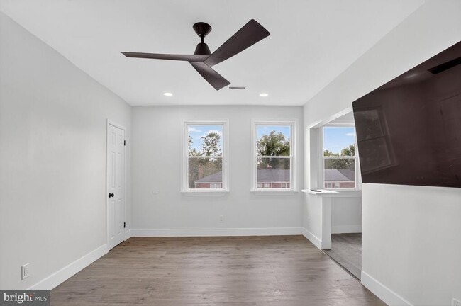 Photo - 1116 Gleneagle Rd