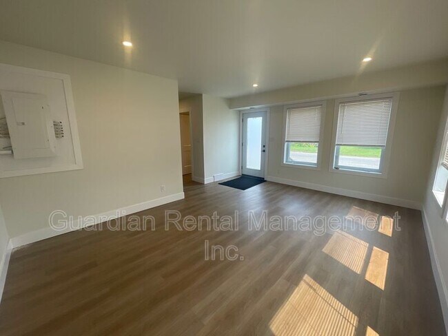 Photo - 1101 Frederica St W Unit A