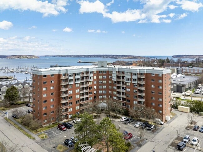 Building Photo - South Portland 2BD/1BA with Balcony at Bre... Rental