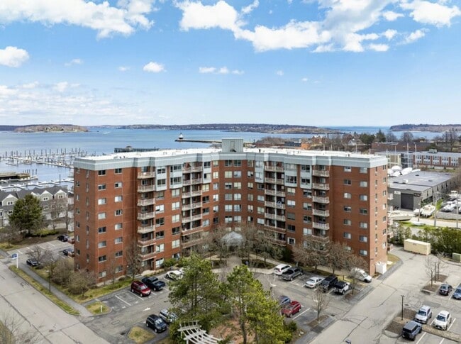 South Portland 2BD/1BA with Balcony at Bre... - South Portland 2BD/1BA with Balcony at Bre... Condo
