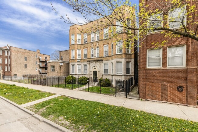 Photo - 819-21 S Independence Blvd