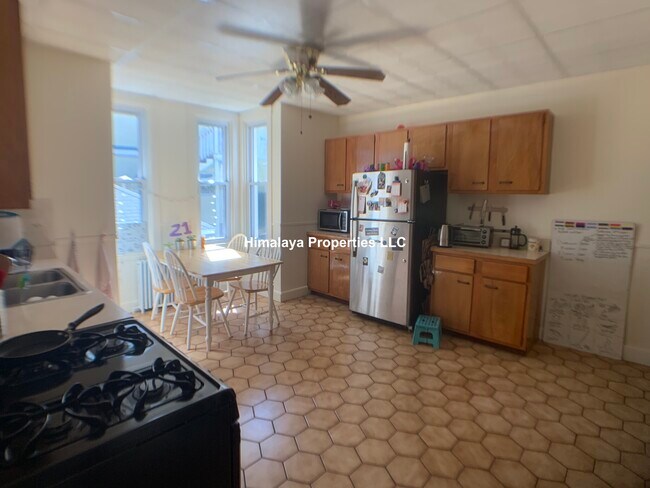Building Photo - 29 Capen St Unit 2 Rental