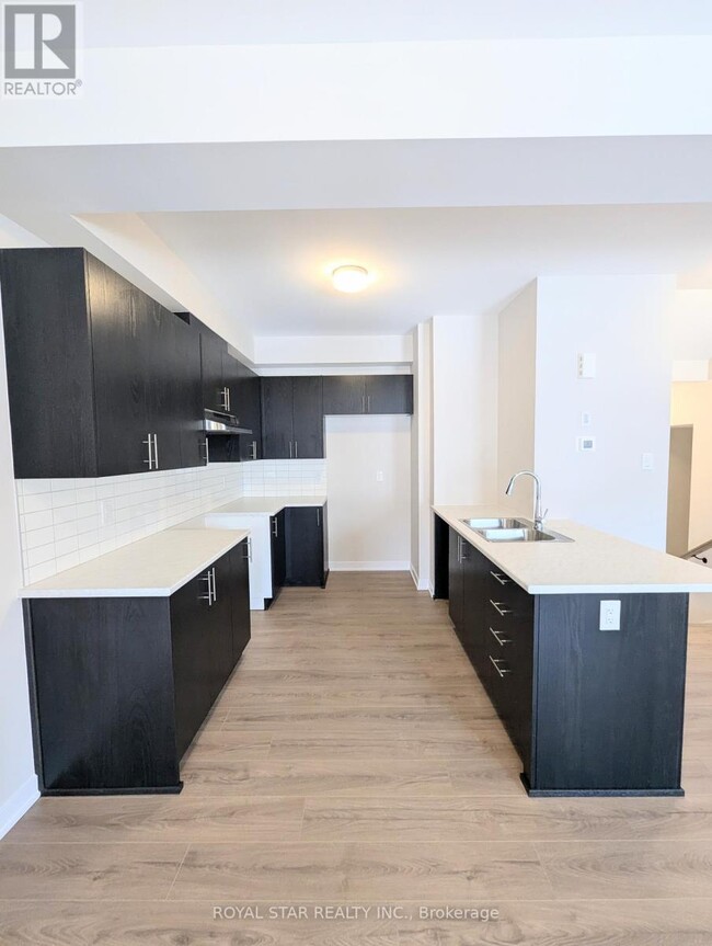 Photo - 127 Beebalm Cres