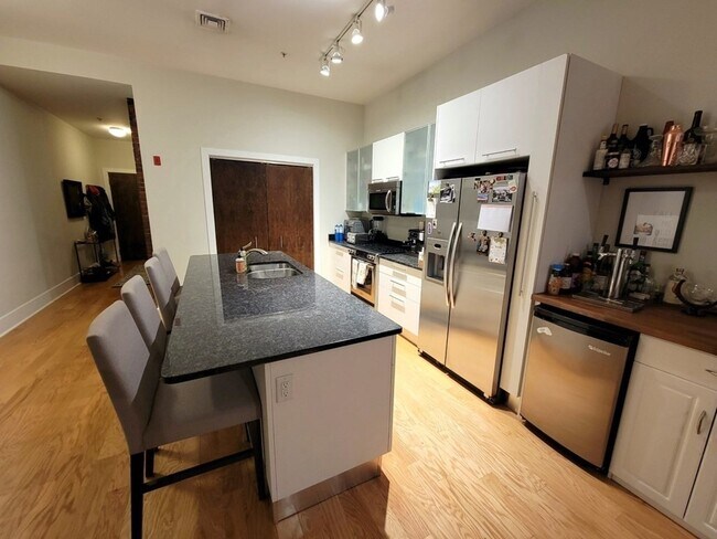 Photo - 154 W 2nd St Unidad 113