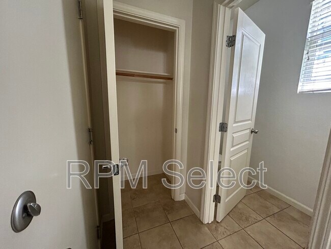 Photo - 1208 Impressionist Loop