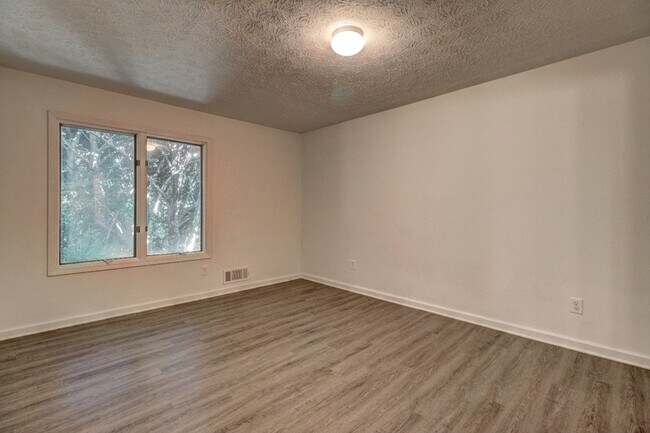 Photo - 1562 Circlestone Dr