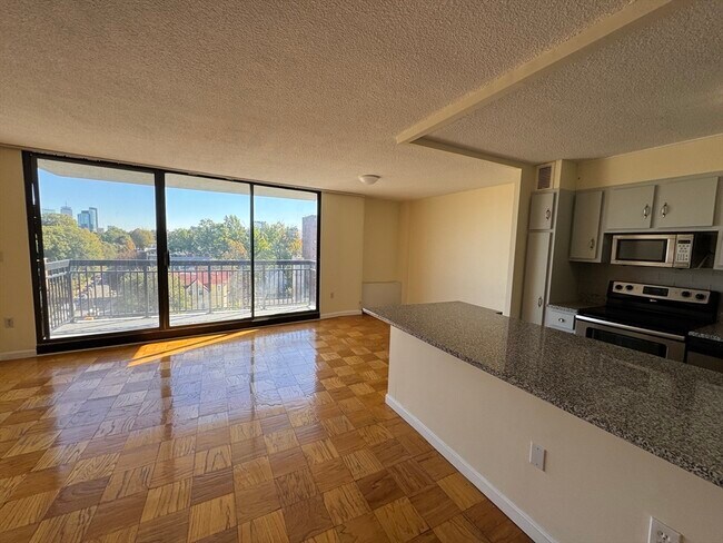 Building Photo - 50 Longwood Ave Unit 712