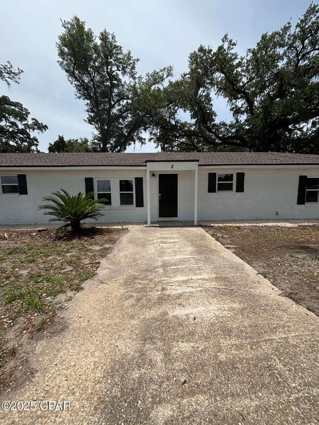 Building Photo - 715 W 17th St Rental