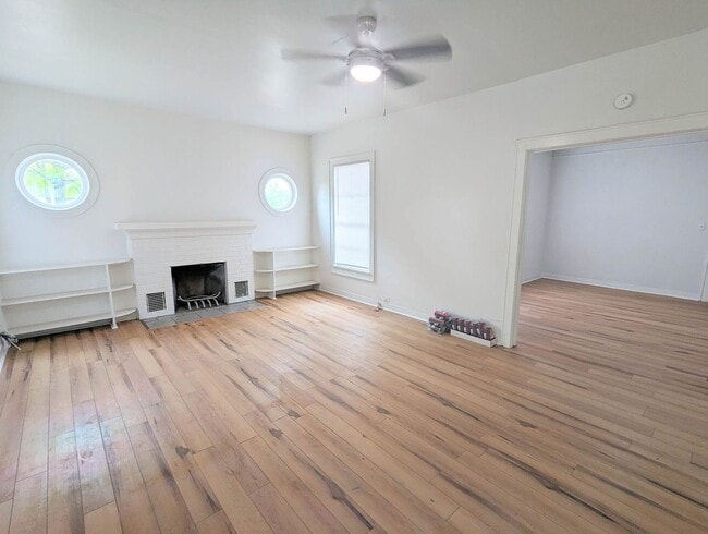 Building Photo - 3 Bedroom on the TX Side - Coming Availabl...