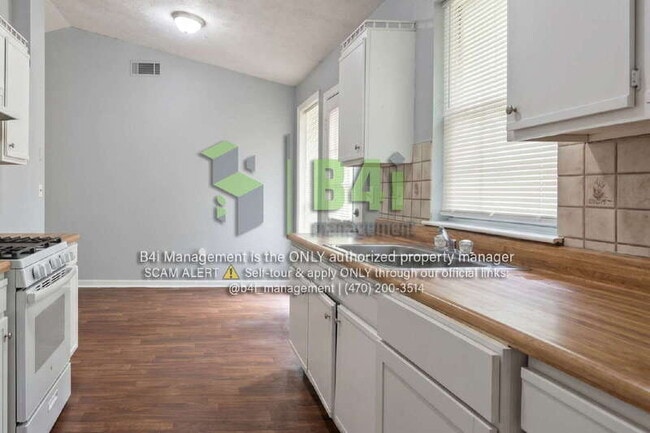 Photo - 10346 Wisteria Ln