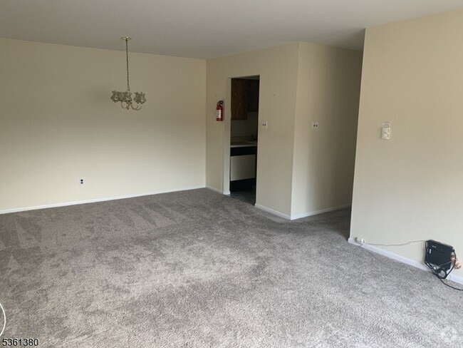 Building Photo - 731 Belleville Ave Unit B8 Rental