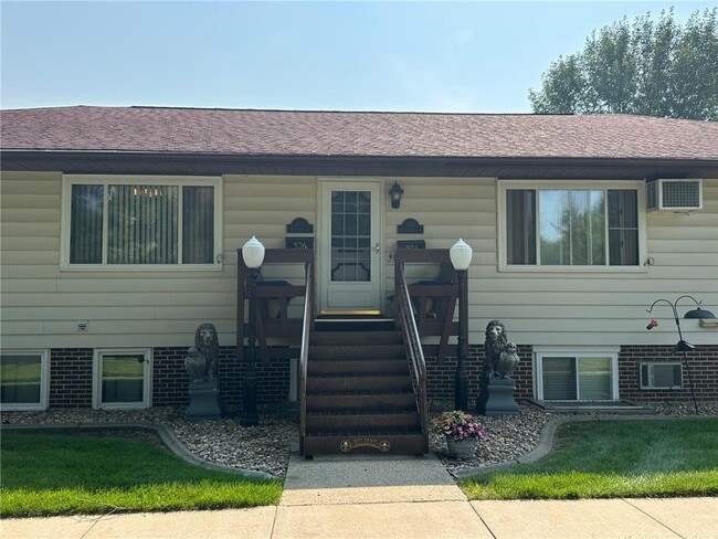 Building Photo - 504-506 N McKenzie St Rental