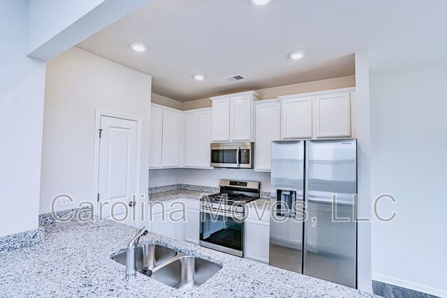 Photo - 18 Apricot Ln