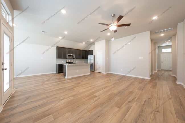 Photo - 720 Fallbrook Dr