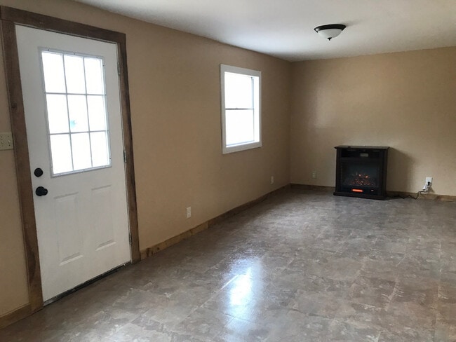 Photo - 175 White Oak Dr