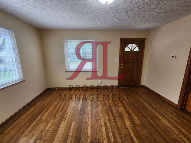 Photo - 156 Collingwood Ave