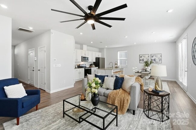 Photo - 2132 Blue Sky Mdws Dr