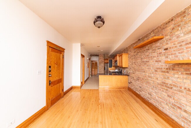 Photo - 1946 N Kimball Ave Unidad 3