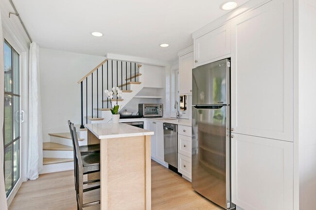 Photo - 3 N Walworth Ave