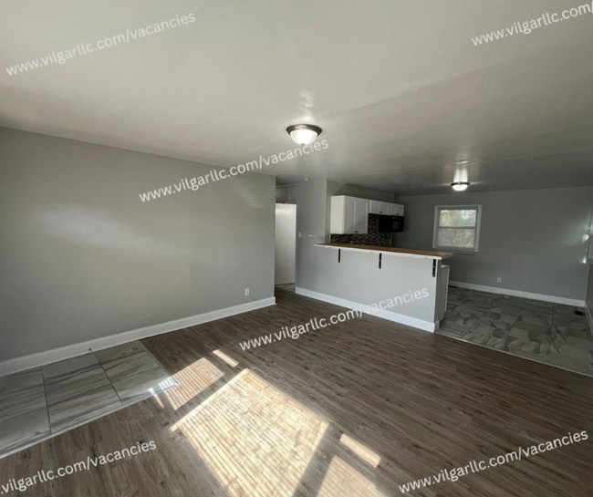 Photo - 3 spacious bedrooms, 1 updated bathroom ho...