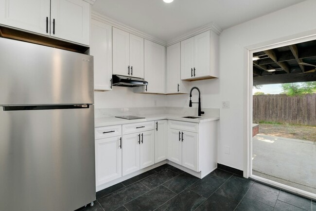 Photo - 1615 Halo St