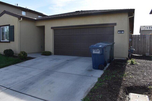 Photo - 686 Phelps Dr